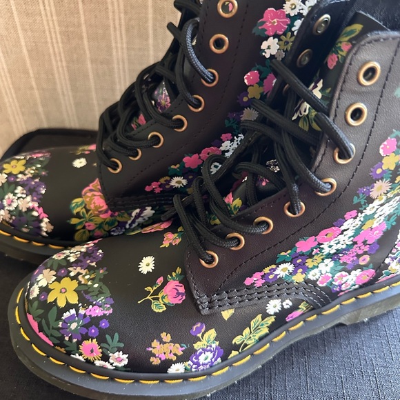 1460 Pascal Dr Marten Boots, Brand New size 8US, 39EU - Picture 7 of 15